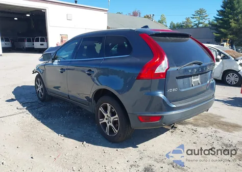 2011 Volvo Xc60 T6/T6 R-Design z USA, uszkodzony, nr VIN YV4902DZ2B2210566